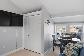 Modern Condo Perfect For Winter Rental