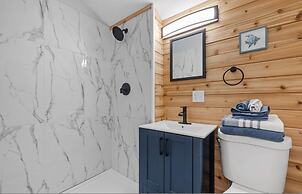 Modern Condo Perfect For Winter Rental