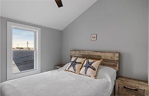 Modern Condo Perfect For Winter Rental