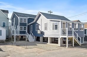 Modern Condo Perfect For Winter Rental