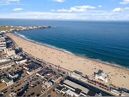 Modern Condo Perfect For Winter Rental