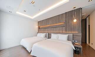 THE HOUND HOTEL BANDALISLAND 2