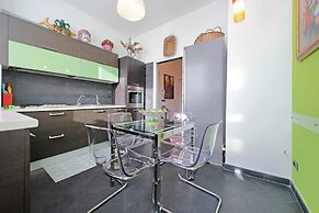 Una finestra sulla cupola di San Pietro