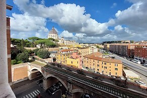 Una finestra sulla cupola di San Pietro