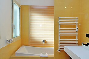 Una finestra sulla cupola di San Pietro