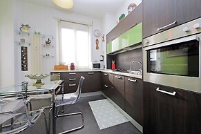 Una finestra sulla cupola di San Pietro