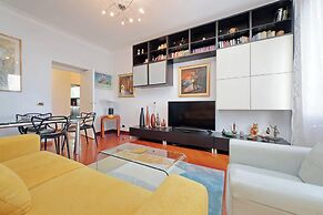 Una finestra sulla cupola di San Pietro