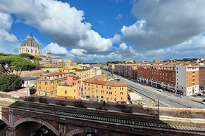 Una finestra sulla cupola di San Pietro