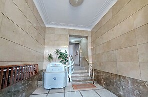 Una finestra sulla cupola di San Pietro