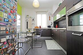 Una finestra sulla cupola di San Pietro