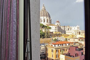 Una finestra sulla cupola di San Pietro