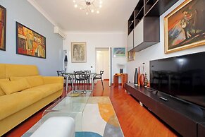 Una finestra sulla cupola di San Pietro