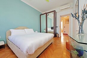 Una finestra sulla cupola di San Pietro