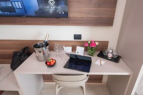Ile Hotel
