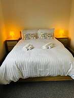 Serene Melford House in Nottingham