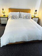 Serene Melford House in Nottingham