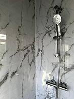 Serene Melford House in Nottingham