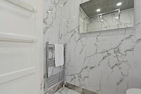 Serene Melford House in Nottingham