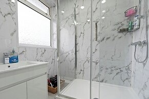 Serene Melford House in Nottingham