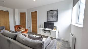 1 Bed With Parking - 15 Mins to Solihull NEC