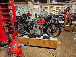 1 Bed With Parking - 15 Mins to Solihull NEC