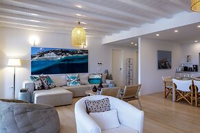 The Gallery Home - Elegant Villa In Antiparos