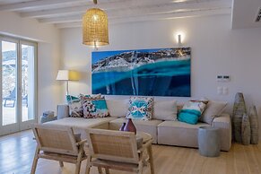 The Gallery Home - Elegant Villa In Antiparos