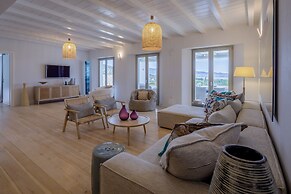 The Gallery Home - Elegant Villa In Antiparos