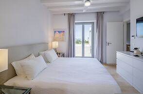 The Gallery Home - Elegant Villa In Antiparos