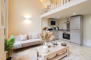 Host Stay Athenaeum House