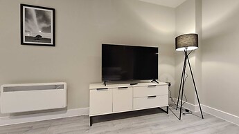 Luxury 2-bedroom Apartment in St Martin s Place BMH