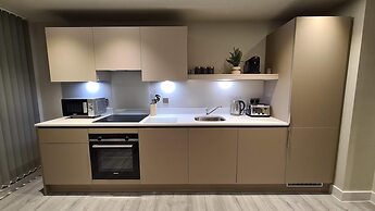 Luxury 2-bedroom Apartment in St Martin s Place BMH