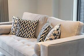 Luxury 2-bedroom Apartment in St Martin s Place BMH