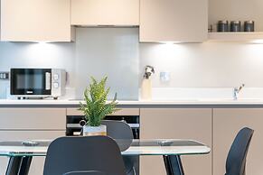 Luxury 2-bedroom Apartment in St Martin s Place BMH