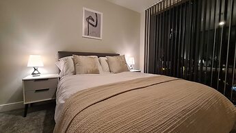 Luxury 2-bedroom Apartment in St Martin s Place BMH