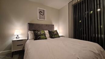 Luxury 2-bedroom Apartment in St Martin s Place BMH