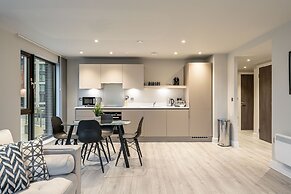 Luxury 2-bedroom Apartment in St Martin s Place BMH