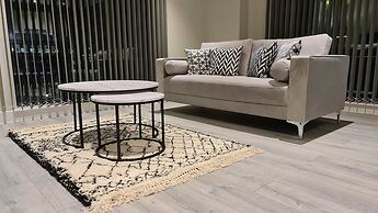 Luxury 2-bedroom Apartment in St Martin s Place BMH