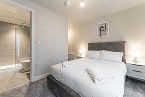 Luxury 2-bedroom Apartment in St Martin s Place BMH