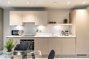 Luxury 2-bedroom Apartment in St Martin s Place BMH