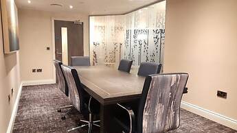 Luxury 2-bedroom Apartment in St Martin s Place BMH