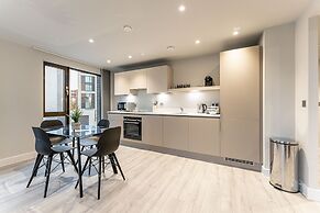 Luxury 2-bedroom Apartment in St Martin s Place BMH