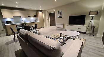 Luxury 2-bedroom Apartment in St Martin s Place BMH