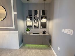 Upstay 20 Guest Capacity Mansion Near Disney