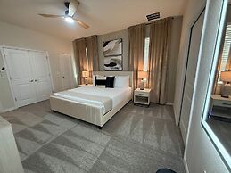 Upstay 20 Guest Capacity Mansion Near Disney