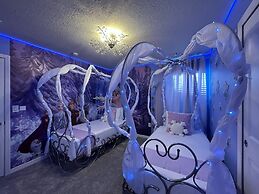 Upstay 20 Guest Capacity Mansion Near Disney