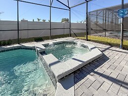 Upstay 20 Guest Capacity Mansion Near Disney