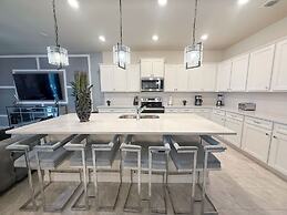 Upstay 20 Guest Capacity Mansion Near Disney