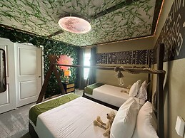 Upstay 20 Guest Capacity Mansion Near Disney