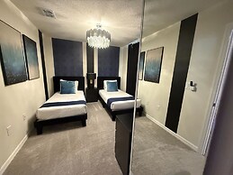 Upstay 20 Guest Capacity Mansion Near Disney